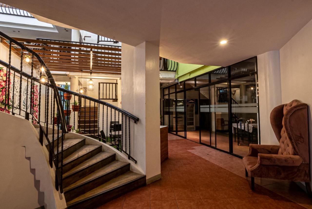 Kiwi Hotel Cebu Exterior photo