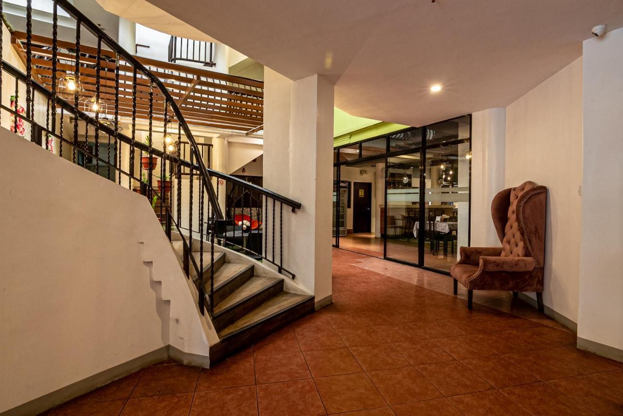 Kiwi Hotel Cebu Exterior photo