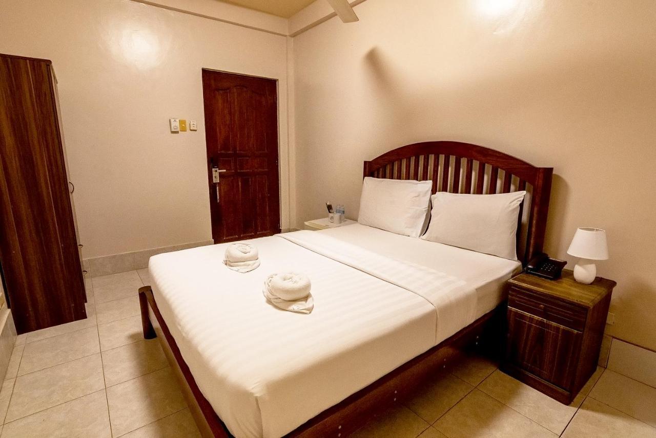 Kiwi Hotel Cebu Exterior photo